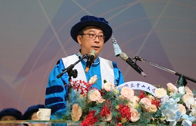 教育部長鄭英耀回娘家！　蒞中山大學畢典勉勵1